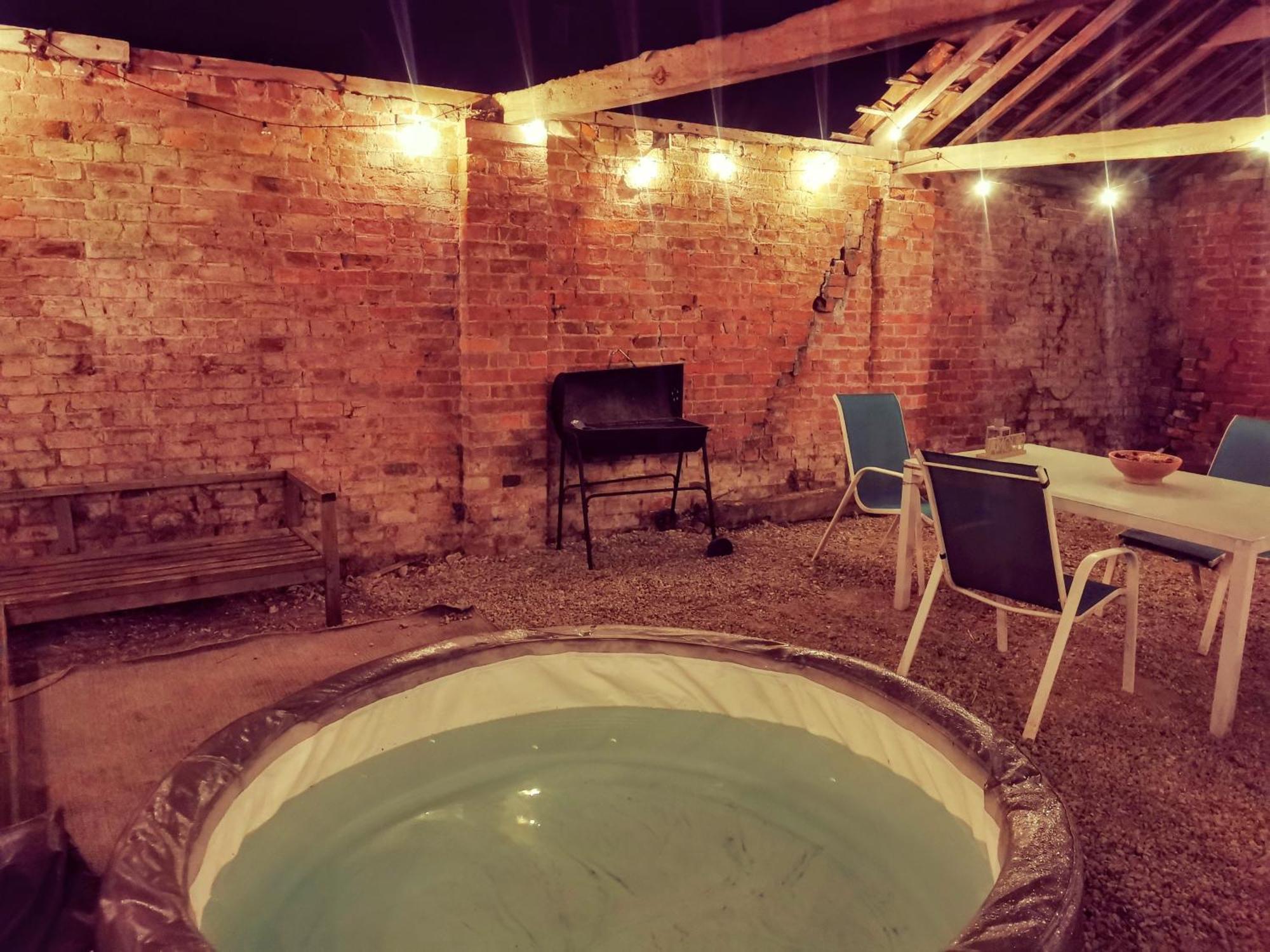 Lincoln Big Green Dome, Hot Tub, Projector, Firepit Washingborough Luaran gambar